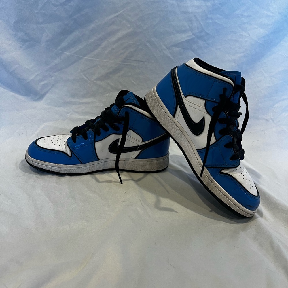 Nike Air Jordan’s Blue
Youth 5.5